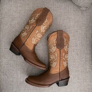 Coachella vibes cowboy boots *new